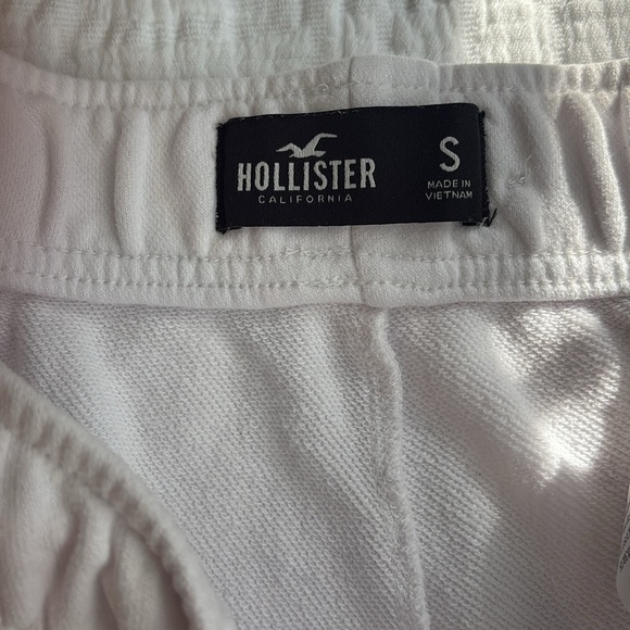 Hollister White Sweat Shorts - Picture 2 of 3